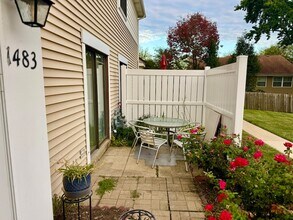 1483 Cornell Ct in Hoffman Estates, IL - Building Photo - Building Photo