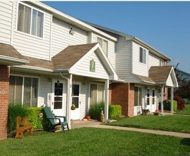Country Walk Apartments + Townhomes in Mulvane, KS - Building Photo - Building Photo