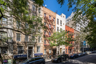 323 E 75th St in New York, NY - Building Photo - Primary Photo