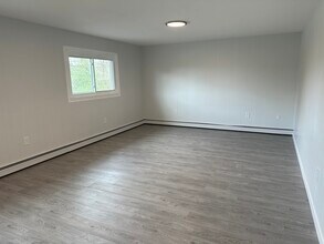 52 Arcadia Rd in Hope Valley, RI - Building Photo - Building Photo