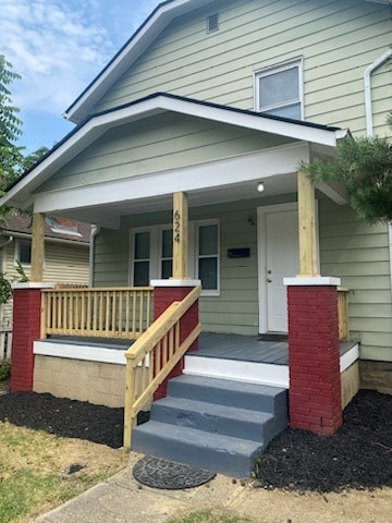 property at 624 E Gates St