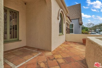 6131 W 5th St in Los Angeles, CA - Building Photo - Building Photo