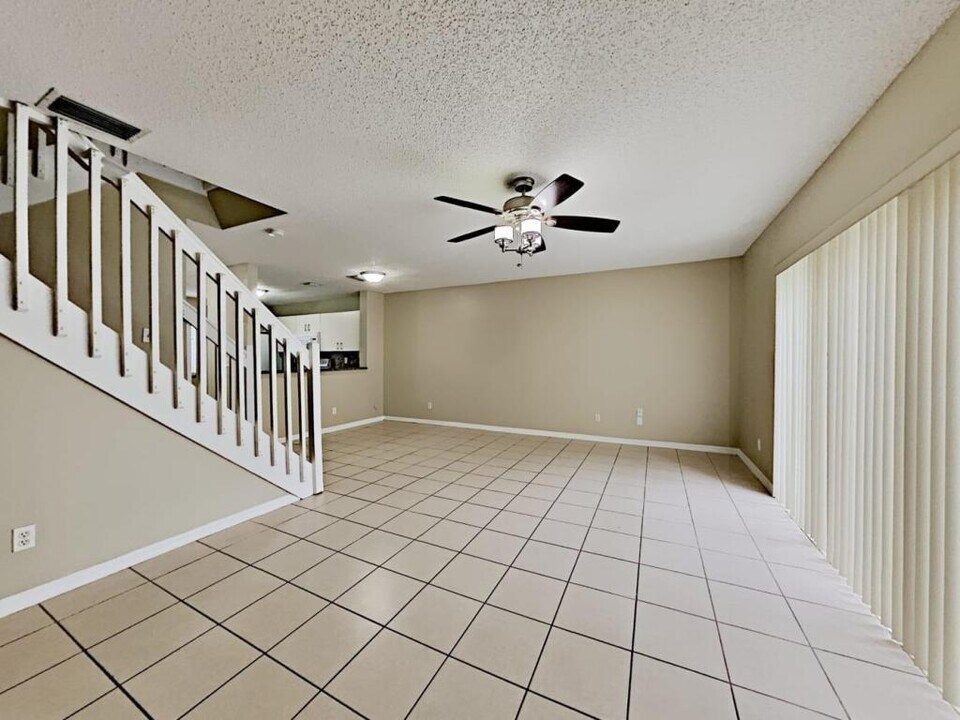 861 NW 208th Dr in Pembroke Pines, FL - Building Photo