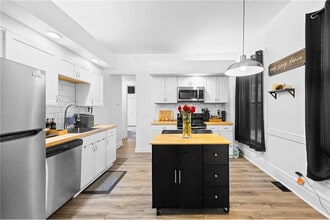 469 Alexander St, Unit 1 in Rochester, NY - Foto de edificio - Building Photo