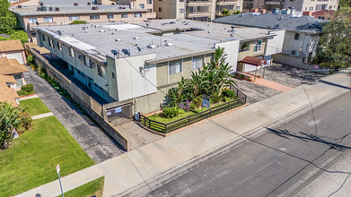 Hermitage Court in Valley Village, CA - Building Photo - Building Photo