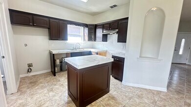 1511 Texoma St in Laredo, TX - Building Photo - Building Photo