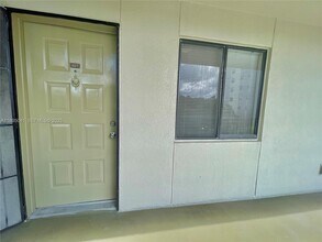 2209 S Cypress Bend Dr in Pompano Beach, FL - Building Photo - Building Photo