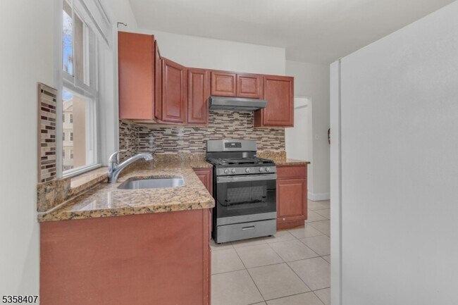 66 N 15th St in East Orange, NJ - Building Photo - Building Photo