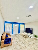 7303 Perugia Ave, Unit Room C in Orlando, FL - Building Photo
