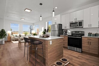 Greens by Lotus Townhomes in Ogden, UT - Foto de edificio - Building Photo