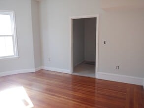 1127 Hyde Park Ave, Unit 2 in Boston, MA - Building Photo - Building Photo