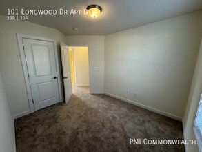 101 Longwood Dr in Charlottesville, VA - Building Photo - Building Photo