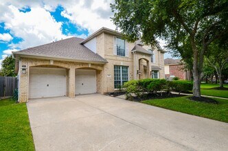 1918 Hollys Way in Sugar Land, TX - Building Photo - Building Photo