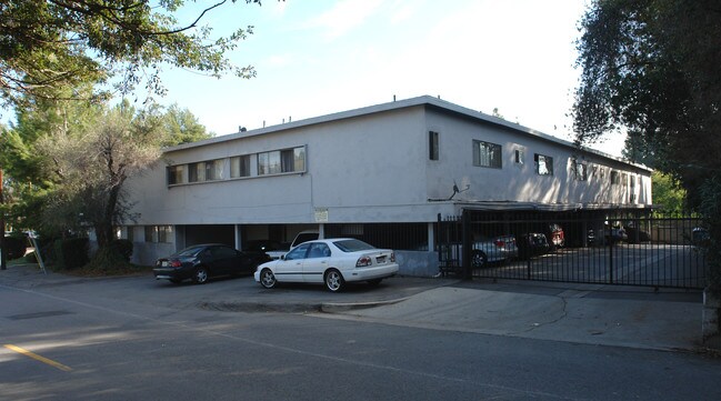 13060 Burbank Blvd in Sherman Oaks, CA - Foto de edificio - Building Photo