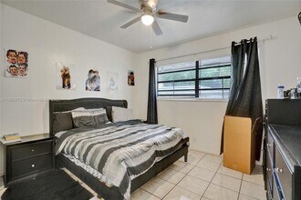 5606 Hayes St in Hollywood, FL - Building Photo - Building Photo
