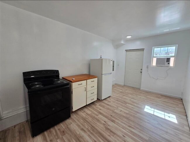 property at 3125 Illinois St