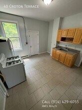 40 Croton Terrace in Yonkers, NY - Building Photo - Building Photo