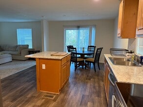 63561 S Olive Rd in Coos Bay, OR - Building Photo - Building Photo