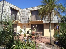 1549 Park Meadows Dr in Ft. Myers, FL - Building Photo