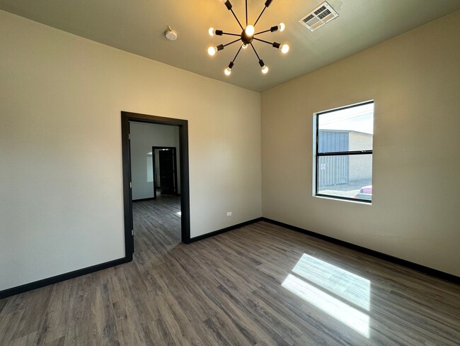 208 NW E St in Ardmore, OK - Foto de edificio - Building Photo