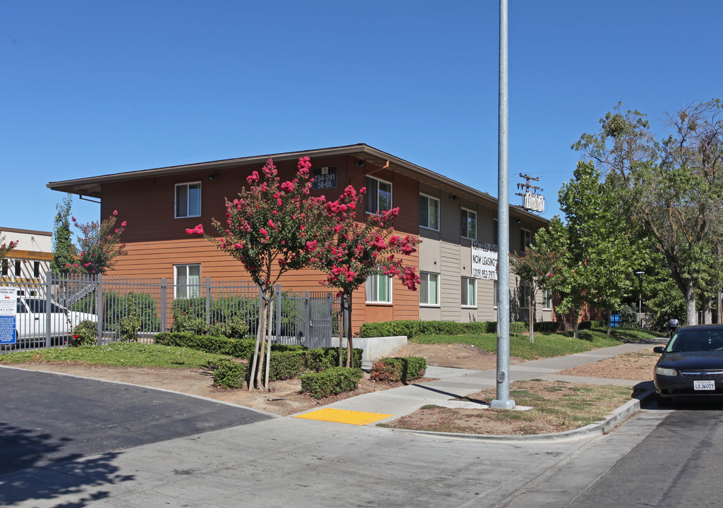 Kentfield Apartments in Stockton, CA - Building Photo