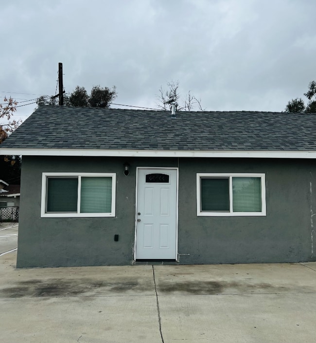 property at 21633 Cottonwood Ave