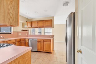 8406 Vistadale Dr in Humble, TX - Building Photo