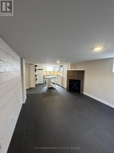 40 Bond St in Oakville, ON - Building Photo - Building Photo