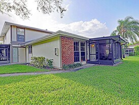 5804 Newfoundland Cir in Ft. Myers, FL - Building Photo