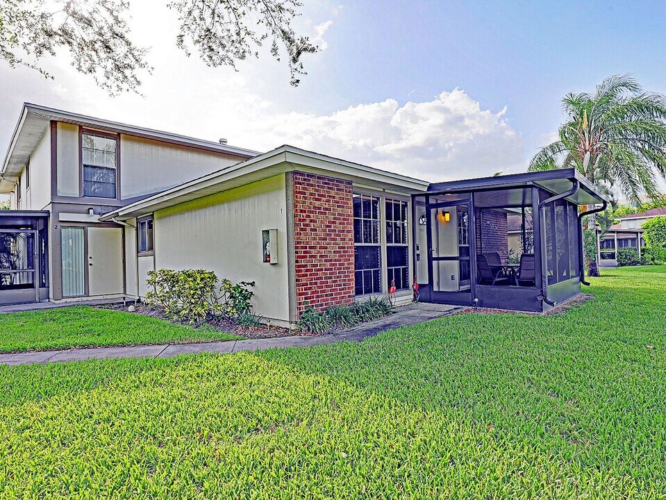 5804 Newfoundland Cir in Ft. Myers, FL - Building Photo