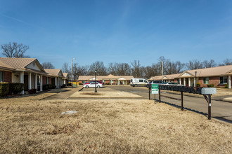 East Oak Place Apartments in Jonesboro, AR - Building Photo - Building Photo