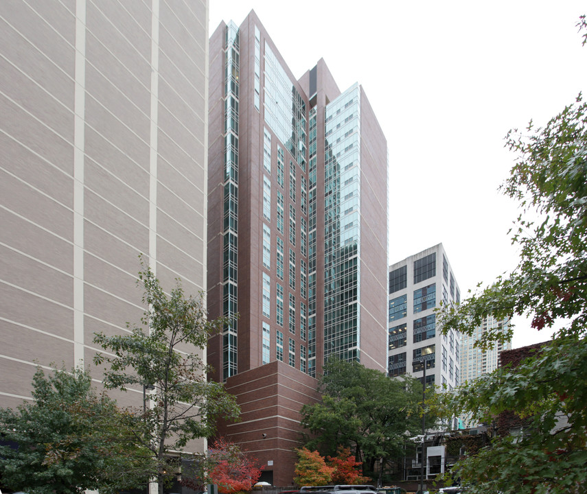 Baumhart Hall in Chicago, IL - Foto de edificio