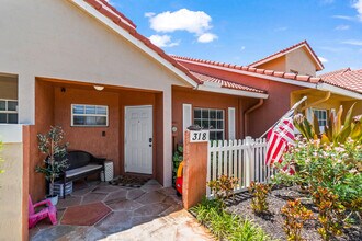 318 SE 23rd Ave in Boynton Beach, FL - Building Photo - Building Photo