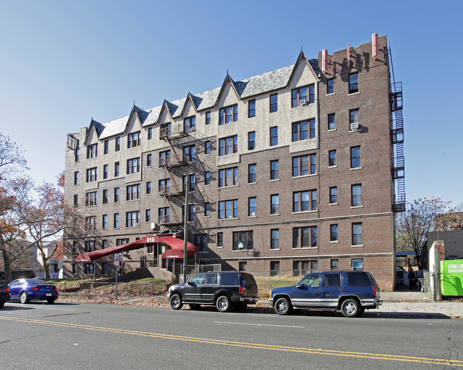 802 Broadway in Newark, NJ - Building Photo