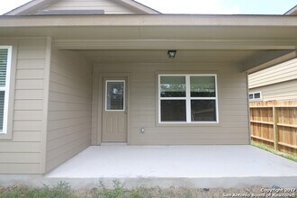 8702 Hudson Holw in San Antonio, TX - Building Photo - Building Photo
