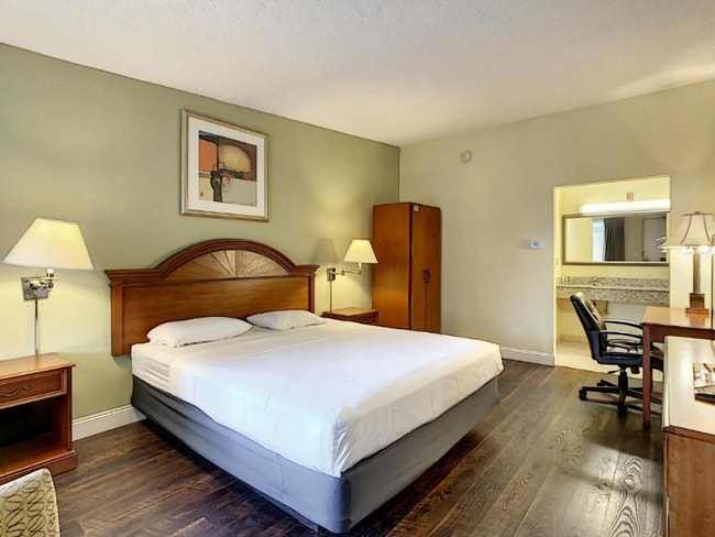 8700 S Orange Blossom Trl in Orlando, FL - Building Photo - Building Photo