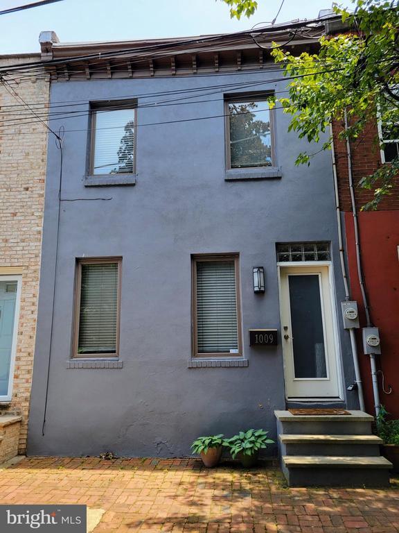 property at 1009 S Chadwick St