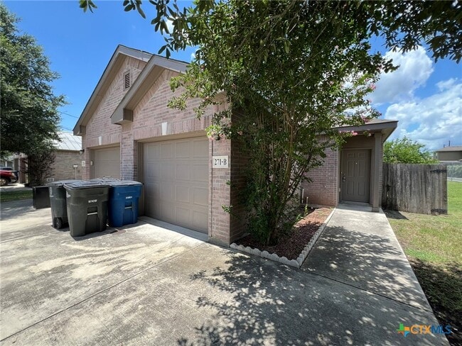 271 Rosalie Dr in New Braunfels, TX - Building Photo - Building Photo