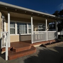 5851 Clay Ave in La Mesa, CA - Foto de edificio - Building Photo