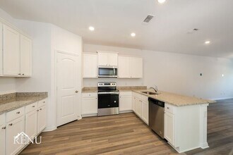 14008 Brandy Gilley Ln in Elgin, TX - Building Photo - Building Photo