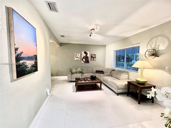 1380 SW 11th St in Miami, FL - Building Photo - Building Photo