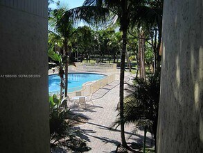 7913 SW 104th St in Miami, FL - Building Photo - Building Photo