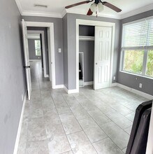 214 Columbia Dr in Tampa, FL - Building Photo - Building Photo