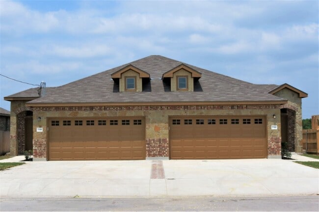 298 Rosalie Dr in New Braunfels, TX - Building Photo - Building Photo