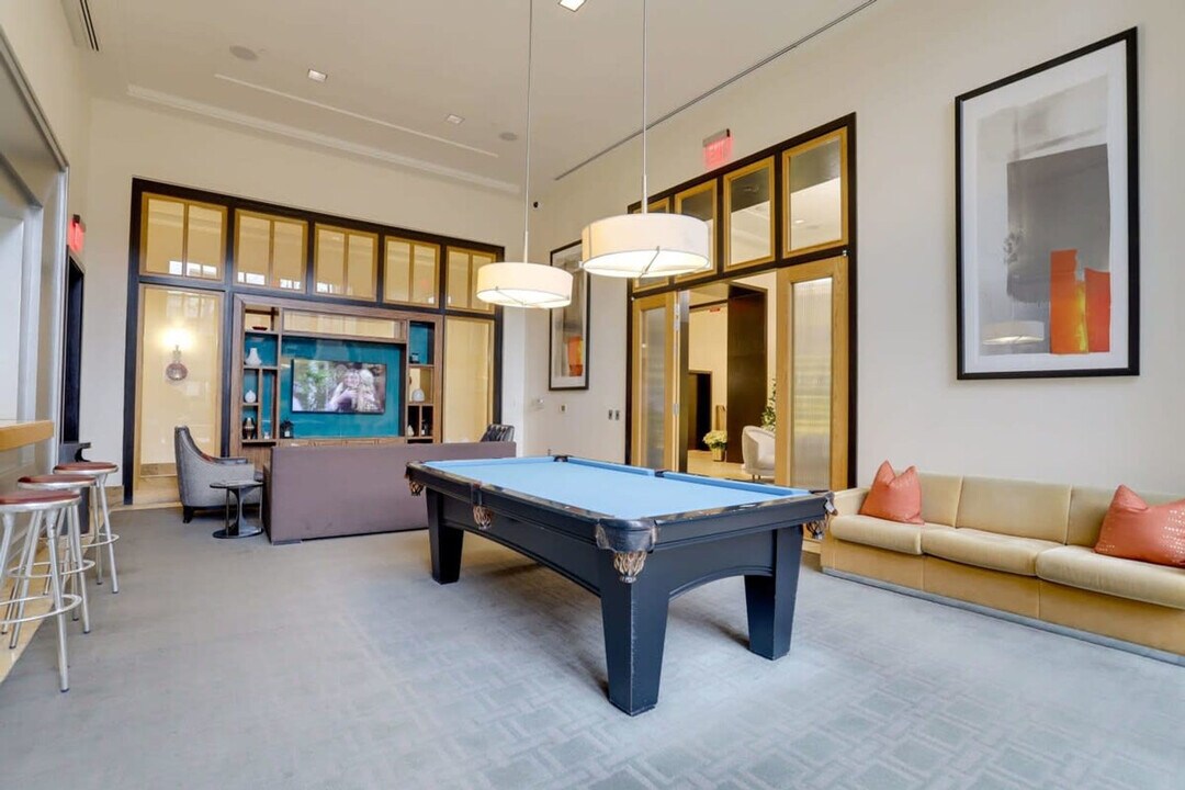 550 14th St S-Unit -FL13-ID1022398P in Arlington, VA - Building Photo