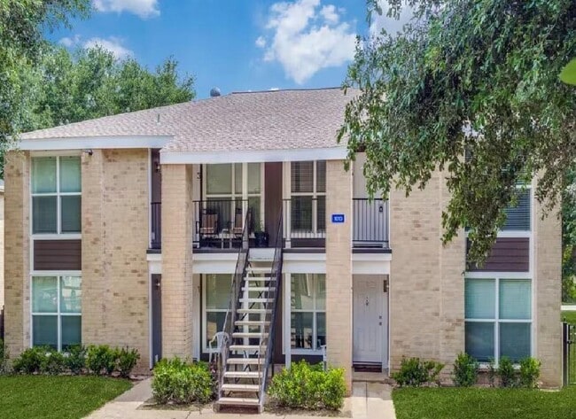 1013 Gunnison St in Sealy, TX - Building Photo - Building Photo