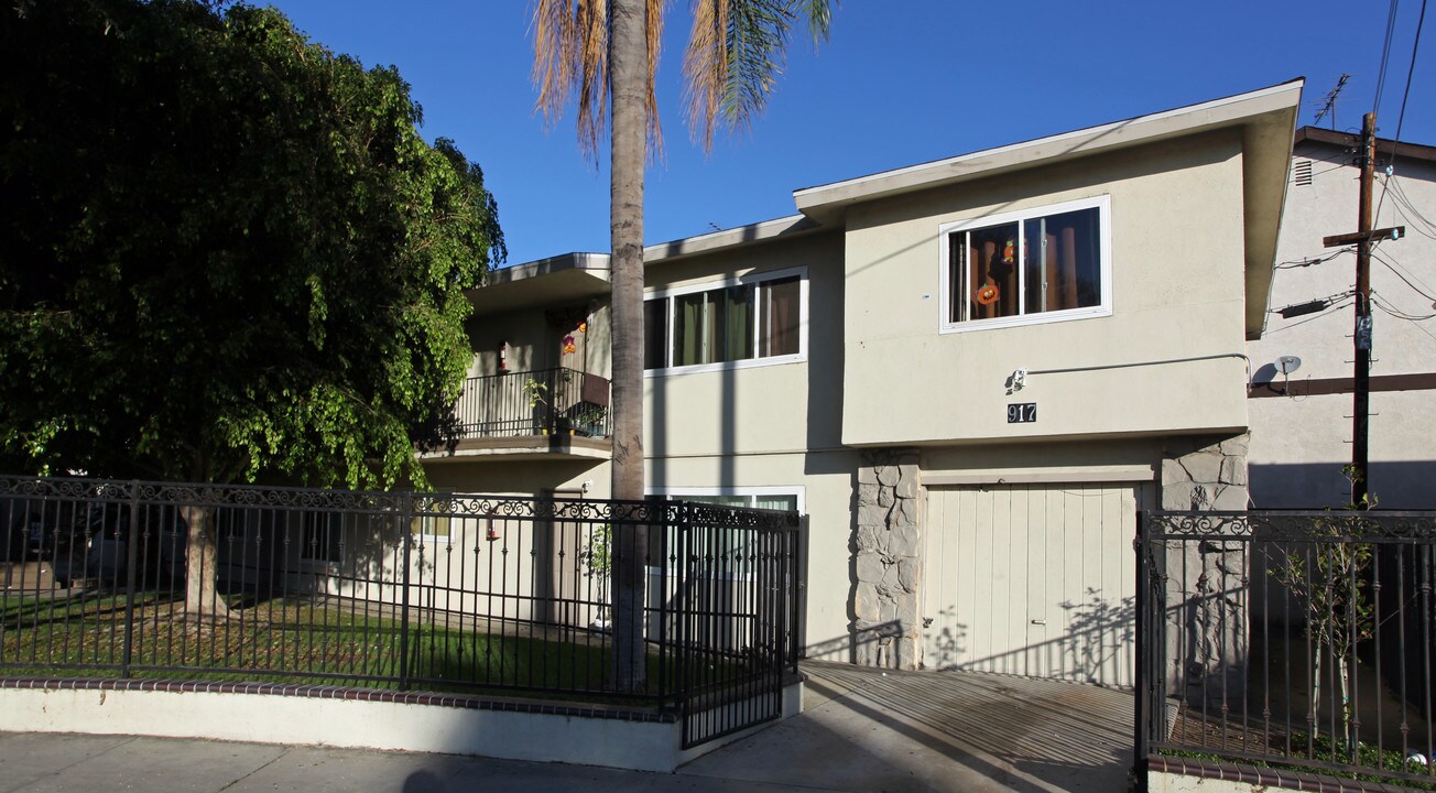 917 S Cambridge St in Anaheim, CA - Foto de edificio