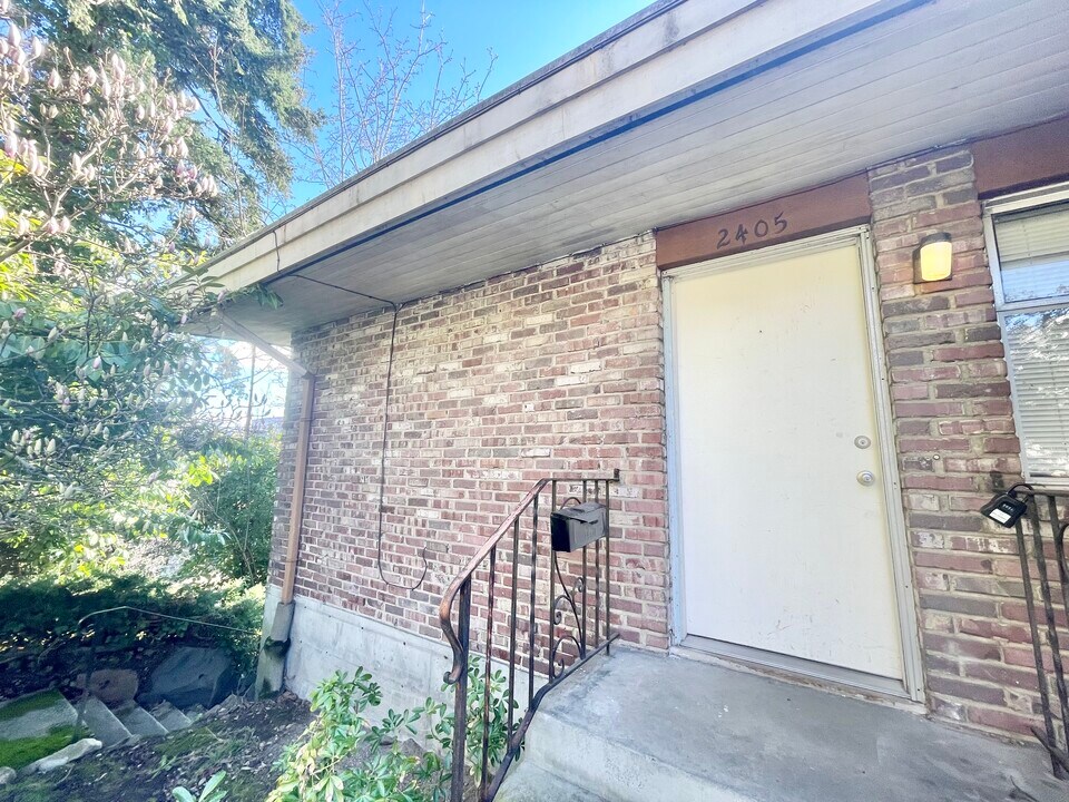 2405 W Lynn St, Unit 2405 W Lynn in Seattle, WA - Foto de edificio