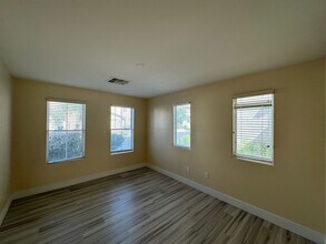 5640 Woods Crossing St in Las Vegas, NV - Building Photo - Building Photo