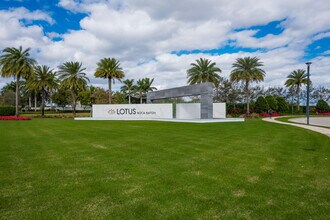 8131 Laurel Falls Dr in Boca Raton, FL - Building Photo - Building Photo